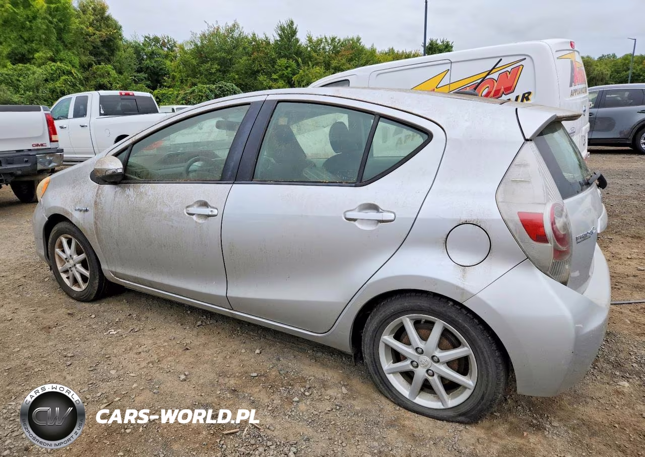 2012 Toyota Prius C Three VIN:JTDKDTB38C1013423 - 2