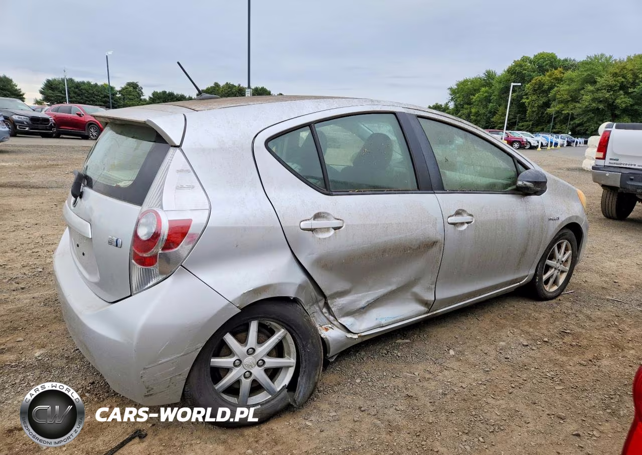 2012 Toyota Prius C Three VIN:JTDKDTB38C1013423 - 3