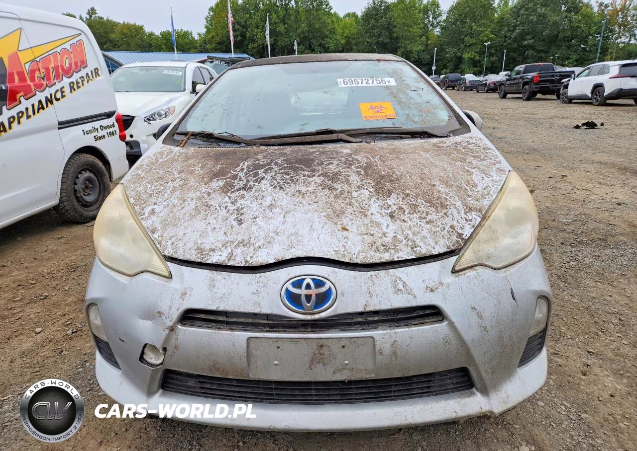 2012 Toyota Prius C Three VIN:JTDKDTB38C1013423 - 5