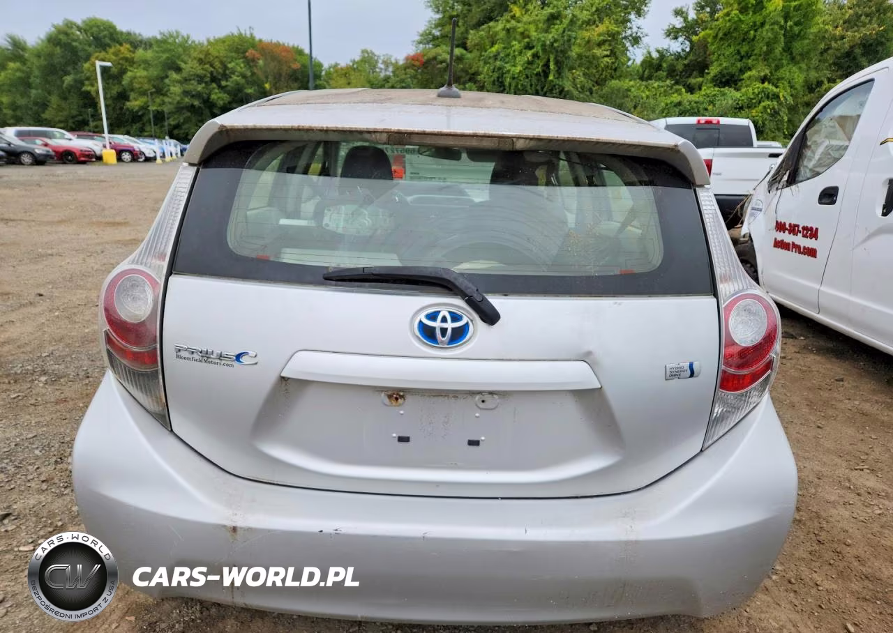 2012 Toyota Prius C Three VIN:JTDKDTB38C1013423 - 6