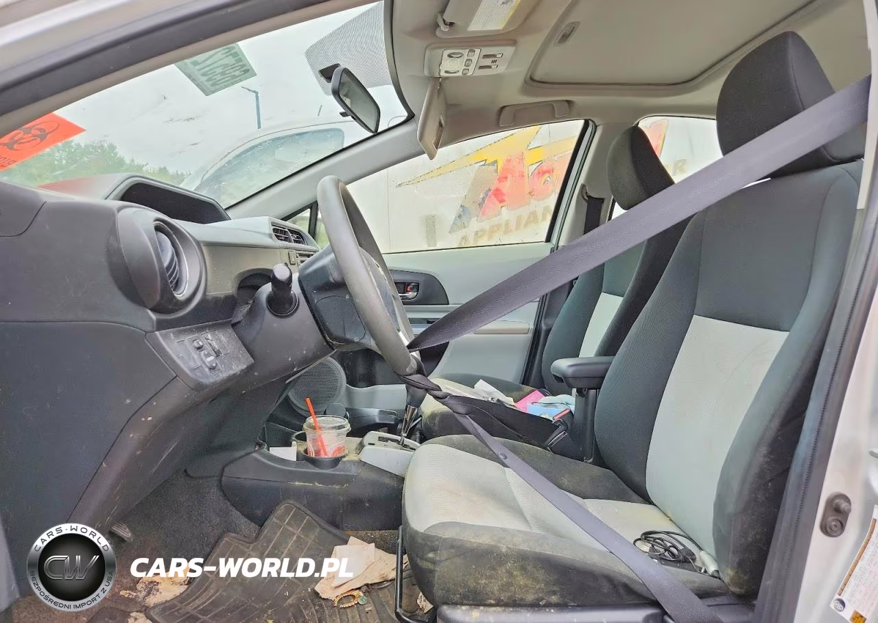 2012 Toyota Prius C Three VIN:JTDKDTB38C1013423 - 7