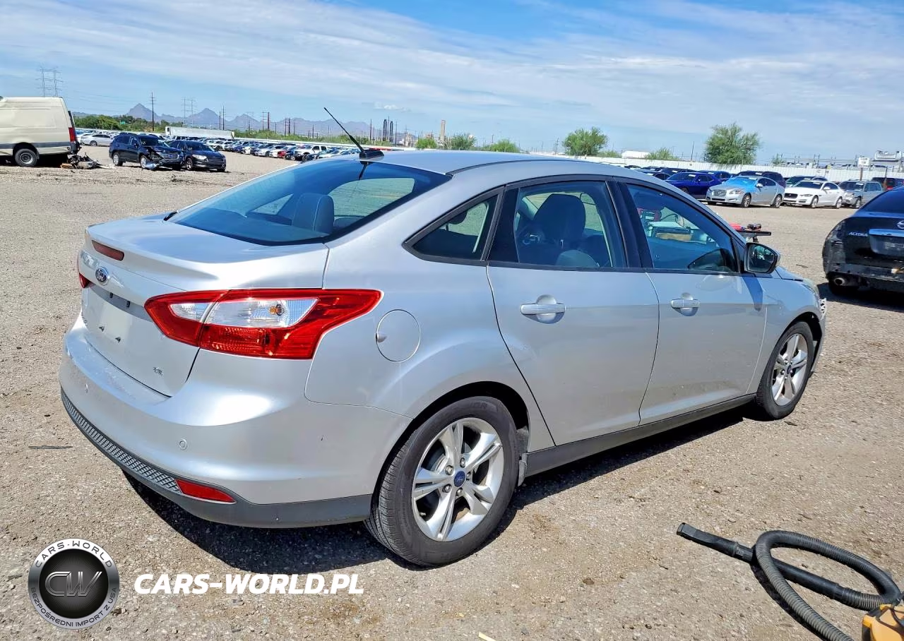 2014 Ford Focus Se VIN:1FADP3F24EL272487 - 3