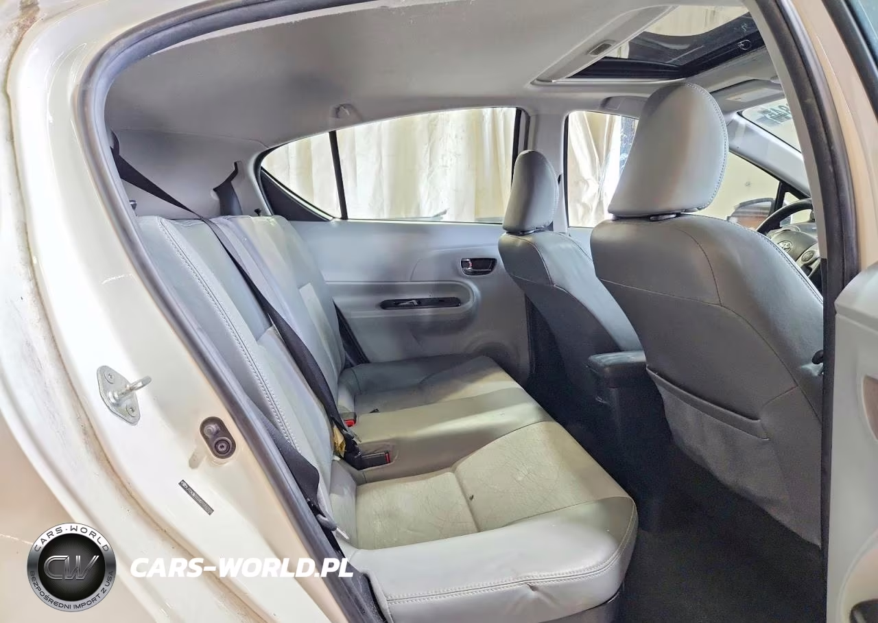 2013 Toyota Prius C Four VIN:JTDKDTB34D1050308 - 10
