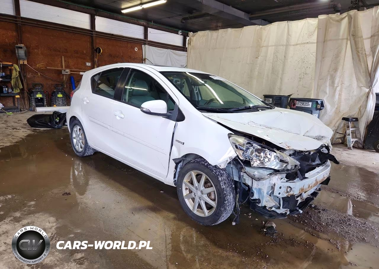 2013 Toyota Prius C Four VIN:JTDKDTB34D1050308 - 4