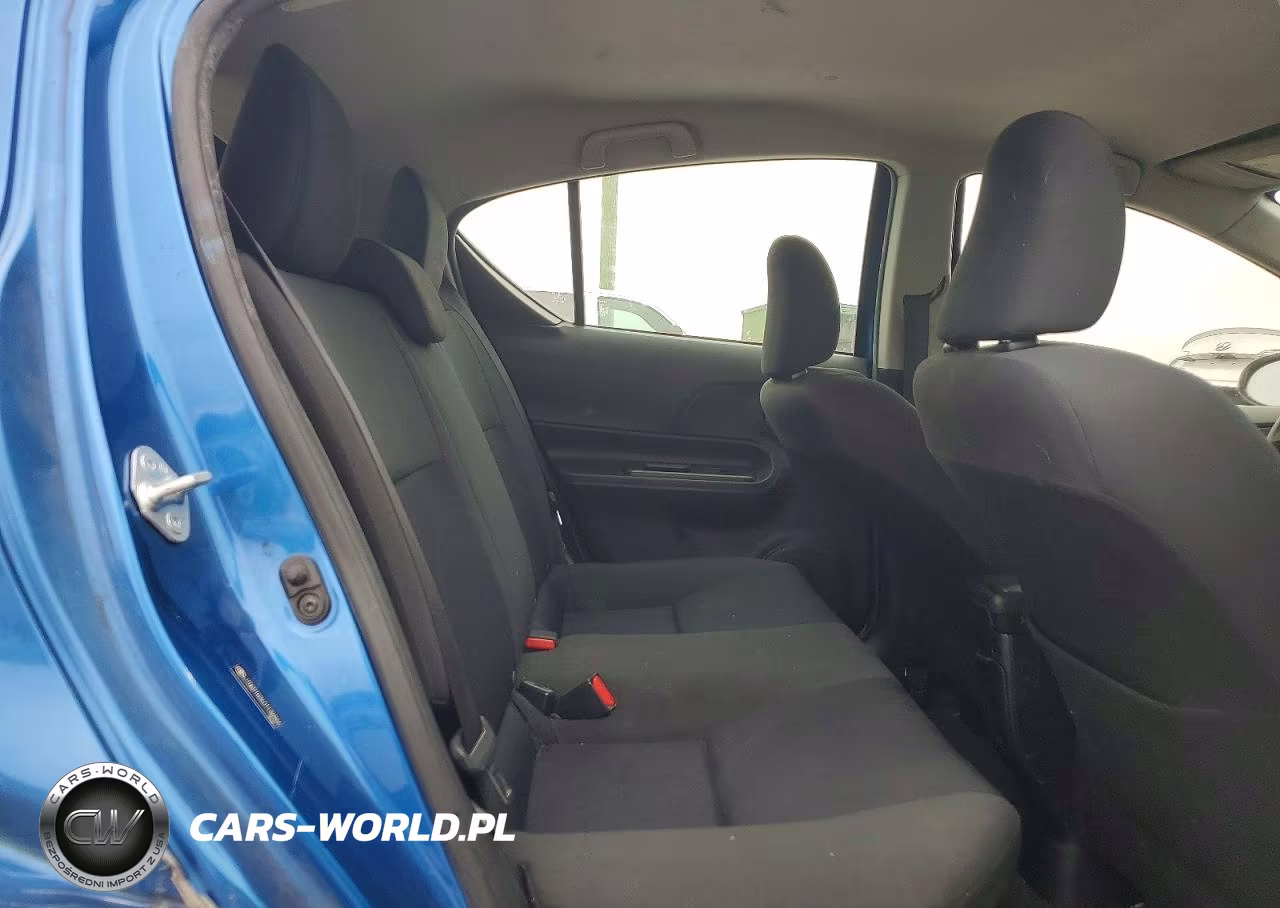 2016 Toyota Prius C Two VIN:JTDKDTB36G1136966 - 10