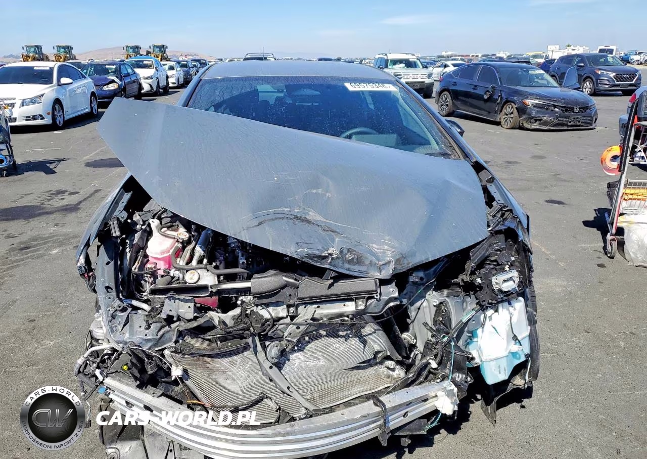 2025 Toyota Prius Plug-In Hybrid Se VIN:JTDACACU2S3052702 - 5