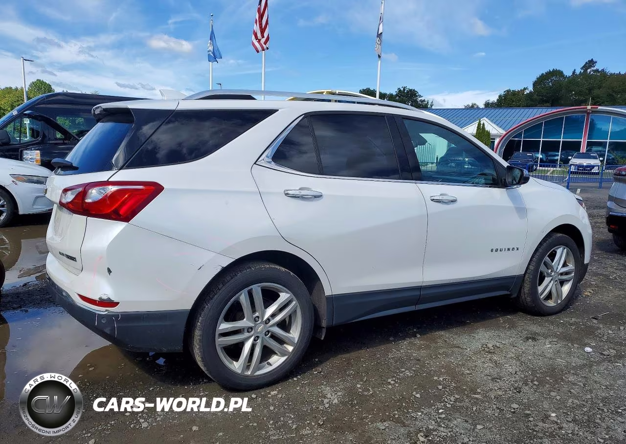 2018 Chevrolet Equinox Premier VIN:2GNAXVEV7J6132982 - 3