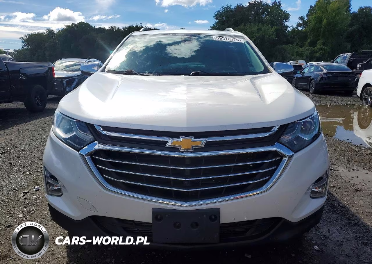 2018 Chevrolet Equinox Premier VIN:2GNAXVEV7J6132982 - 5