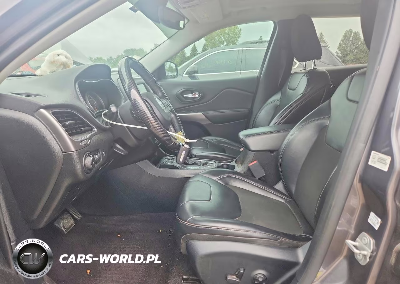 2019 Jeep Cherokee Latitude Plus VIN:1C4PJLLN5KD197117 - 7