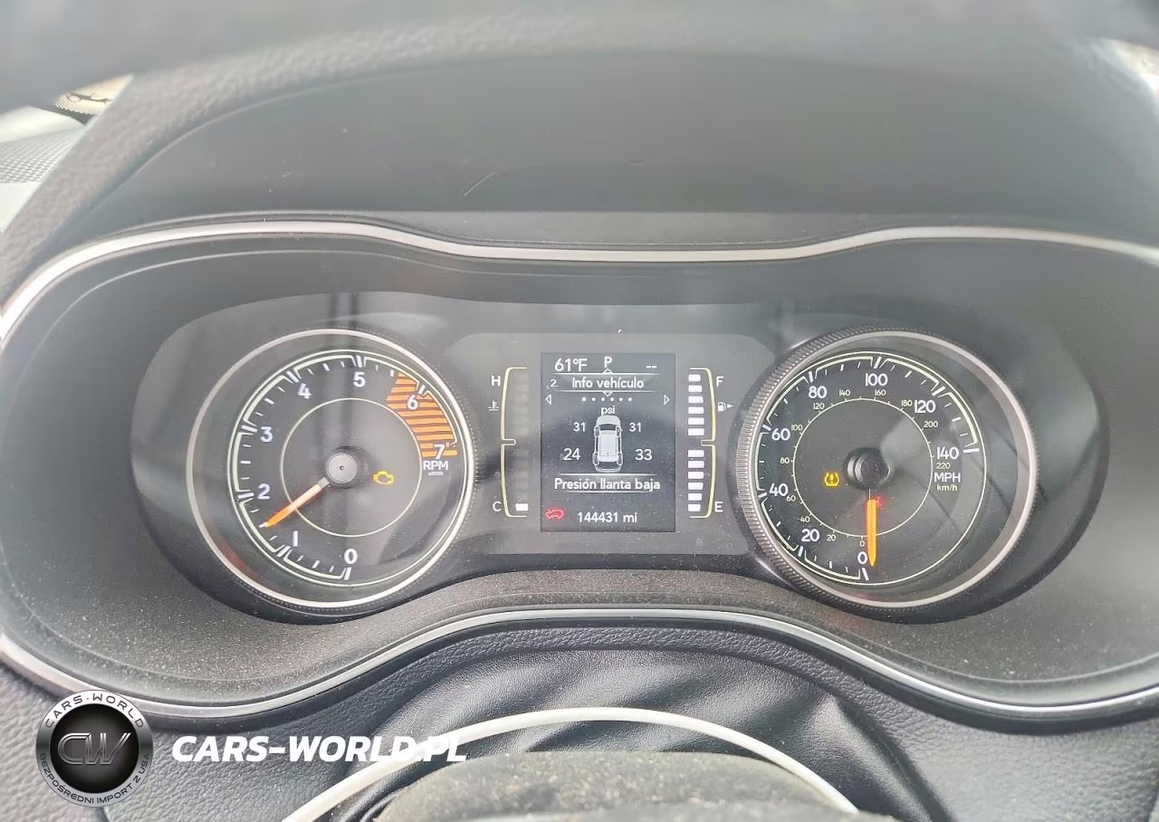 2019 Jeep Cherokee Latitude Plus VIN:1C4PJLLN5KD197117 - 9