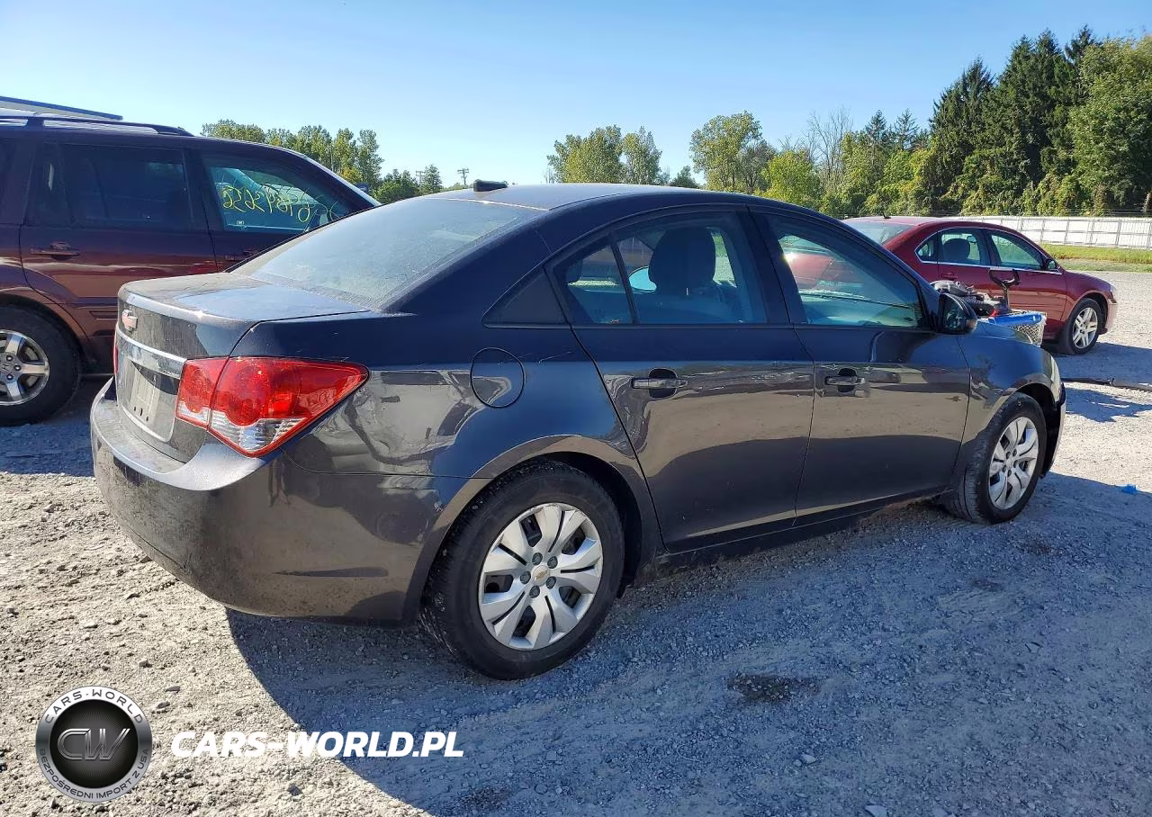 2014 Chevrolet Cruze Ls VIN:1G1PA5SG3E7267837 - 3
