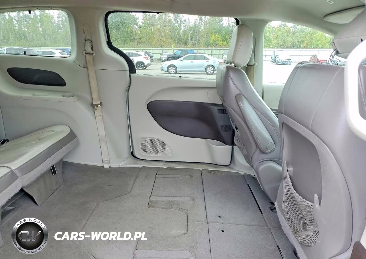 2019 Chrysler Pacifica Touring L VIN:2C4RC1BG6KR626756 - 11