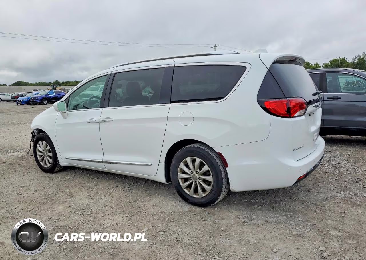 2019 Chrysler Pacifica Touring L VIN:2C4RC1BG6KR626756 - 2