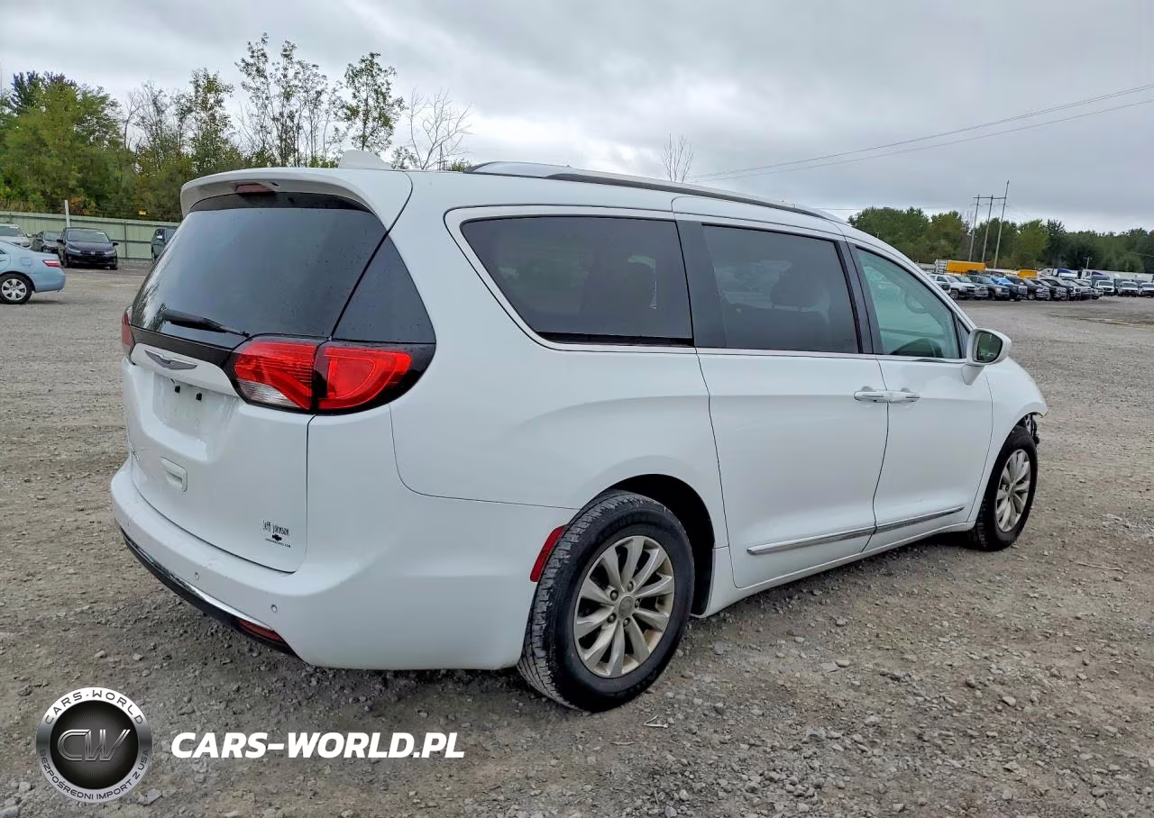 2019 Chrysler Pacifica Touring L VIN:2C4RC1BG6KR626756 - 3