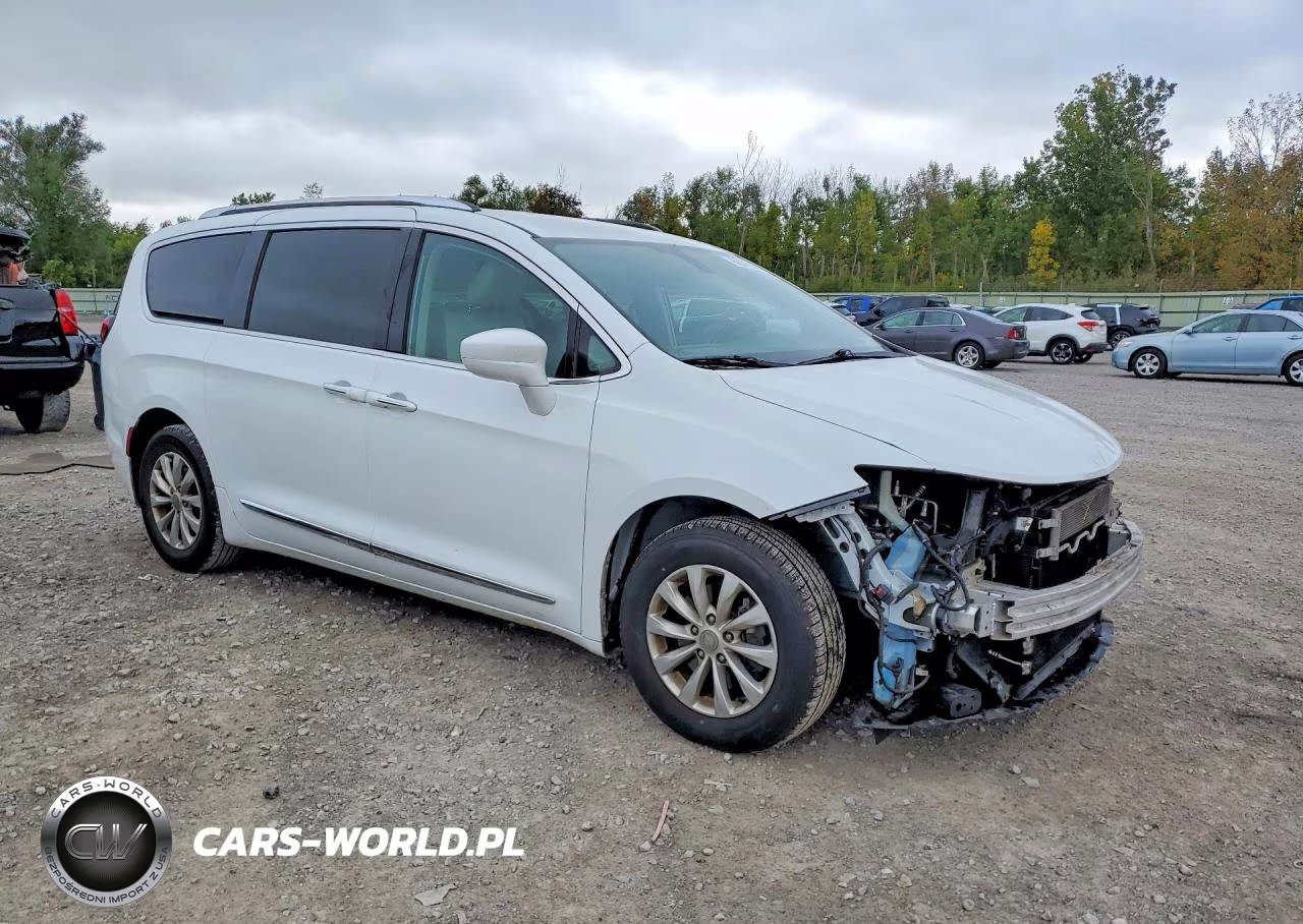2019 Chrysler Pacifica Touring L VIN:2C4RC1BG6KR626756 - 4