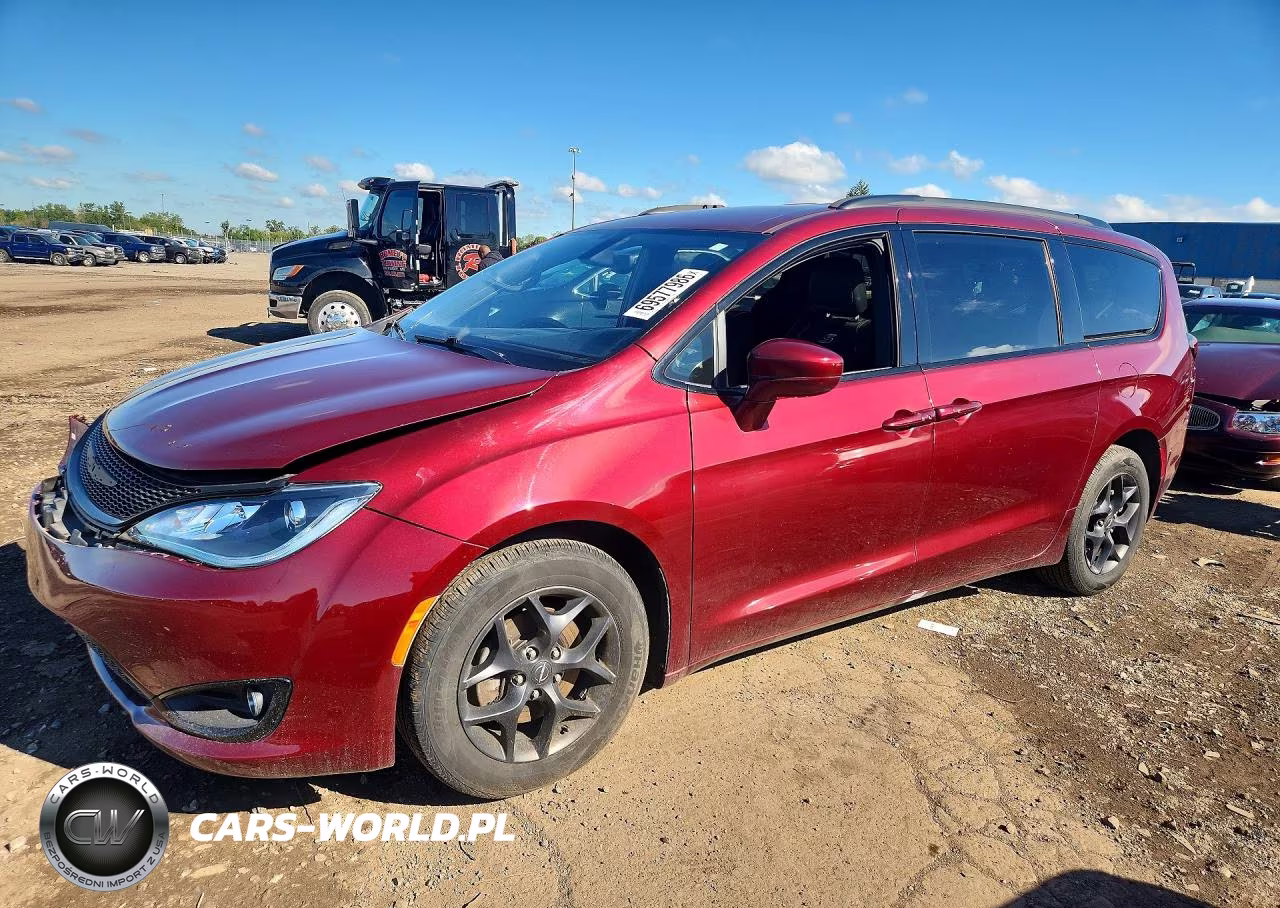 2019 Chrysler Pacifica Touring L Plus VIN:2C4RC1EG3KR710545 - 1