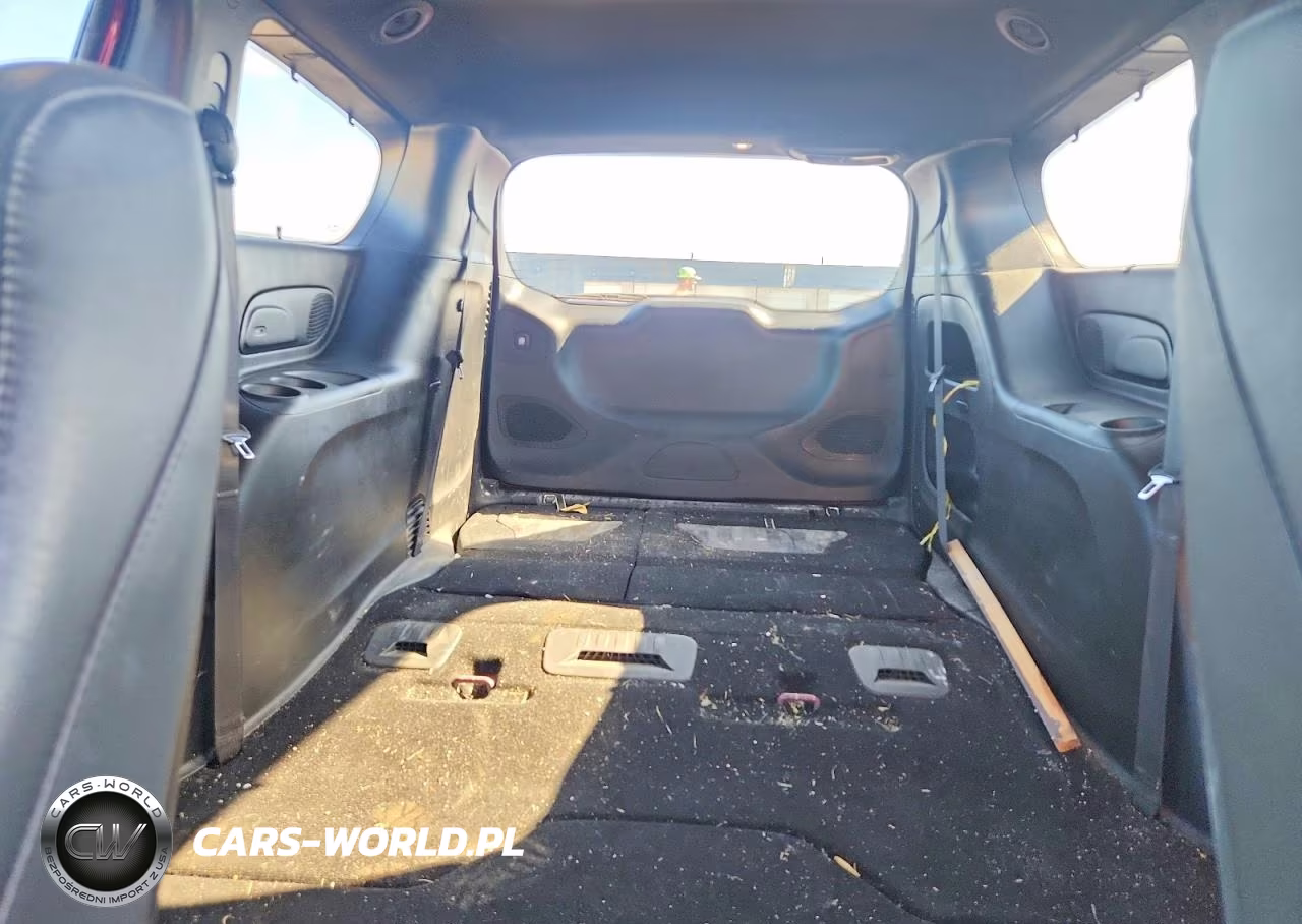 2019 Chrysler Pacifica Touring L Plus VIN:2C4RC1EG3KR710545 - 10