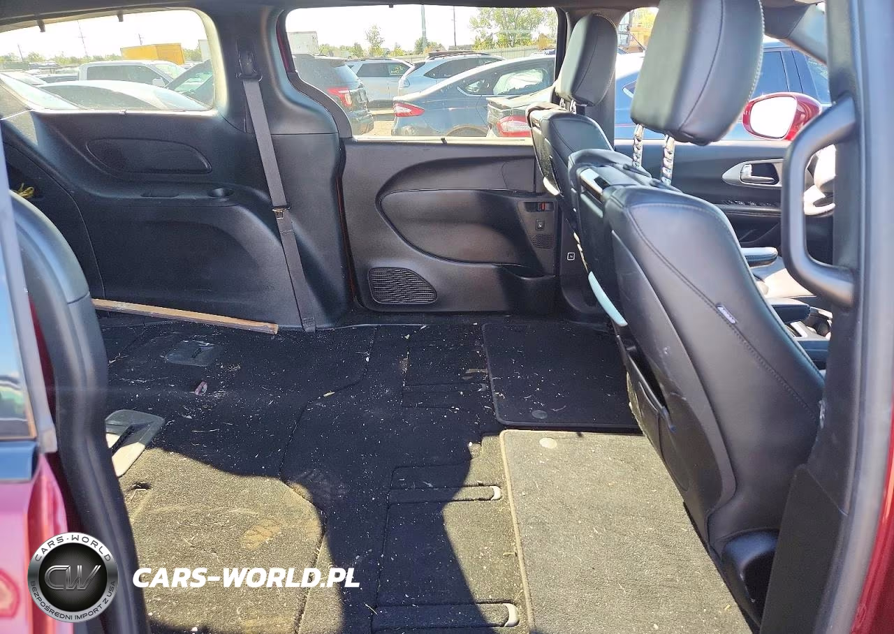 2019 Chrysler Pacifica Touring L Plus VIN:2C4RC1EG3KR710545 - 11