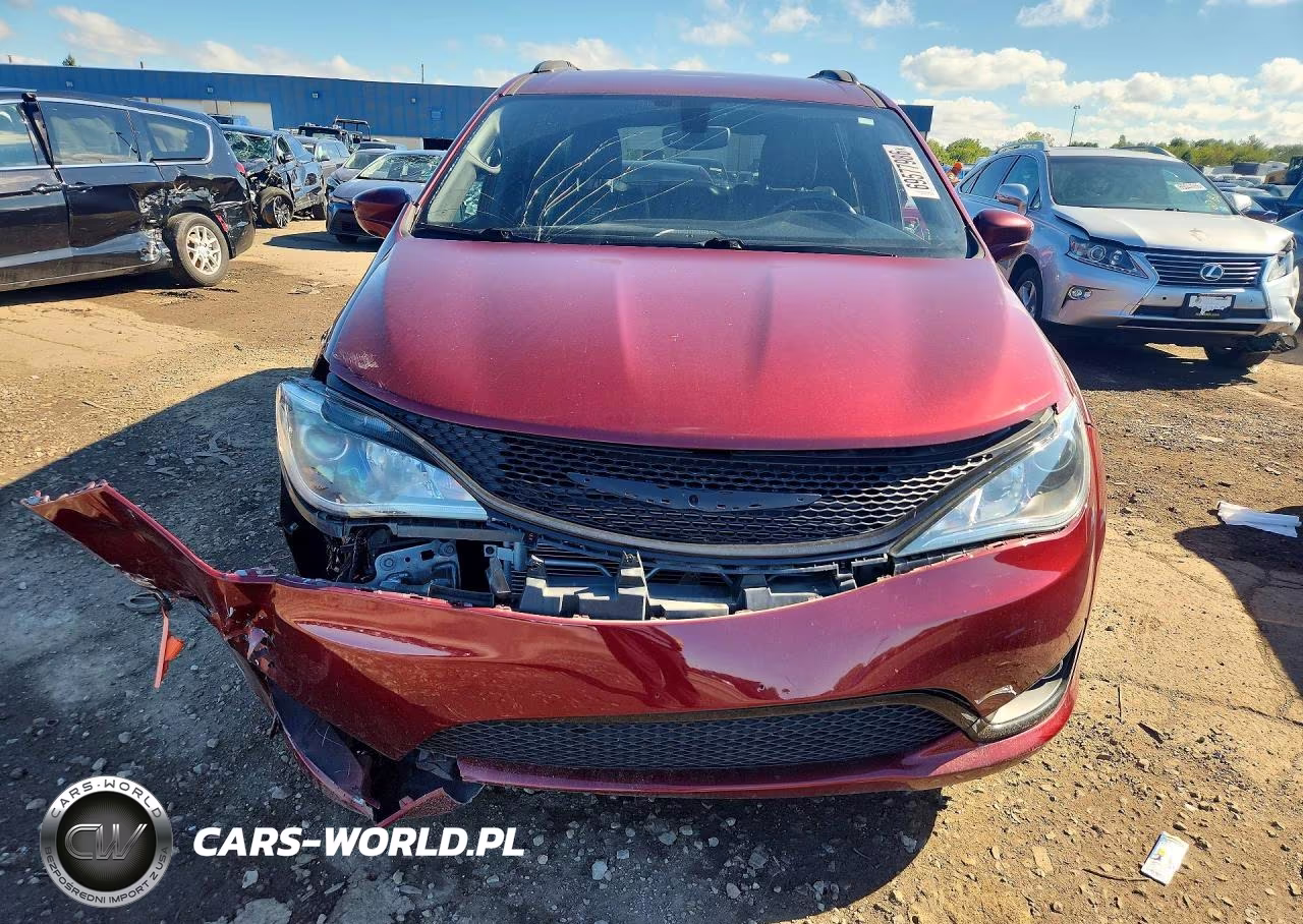 2019 Chrysler Pacifica Touring L Plus VIN:2C4RC1EG3KR710545 - 5