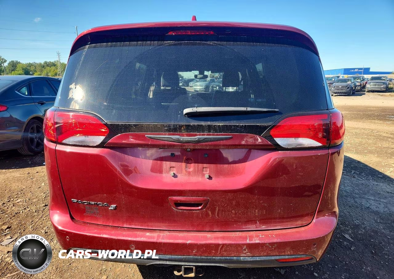 2019 Chrysler Pacifica Touring L Plus VIN:2C4RC1EG3KR710545 - 6