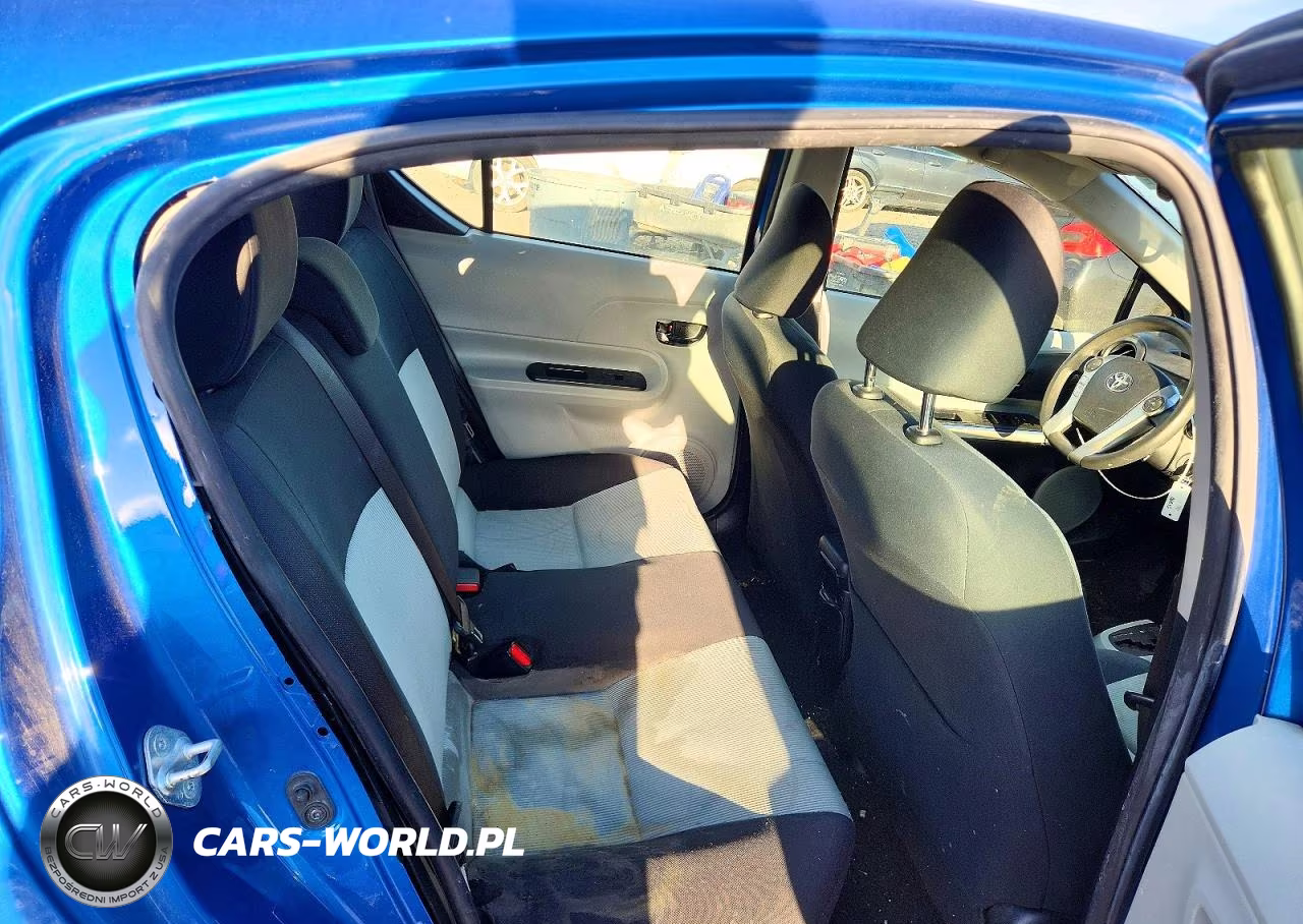 2013 Toyota Prius C Two VIN:JTDKDTB34D1536519 - 10