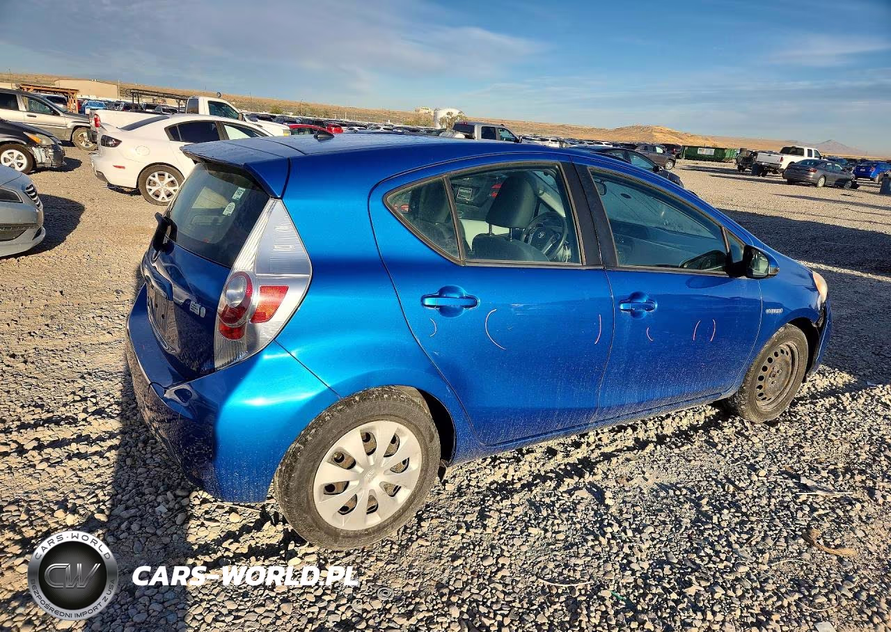 2013 Toyota Prius C Two VIN:JTDKDTB34D1536519 - 3