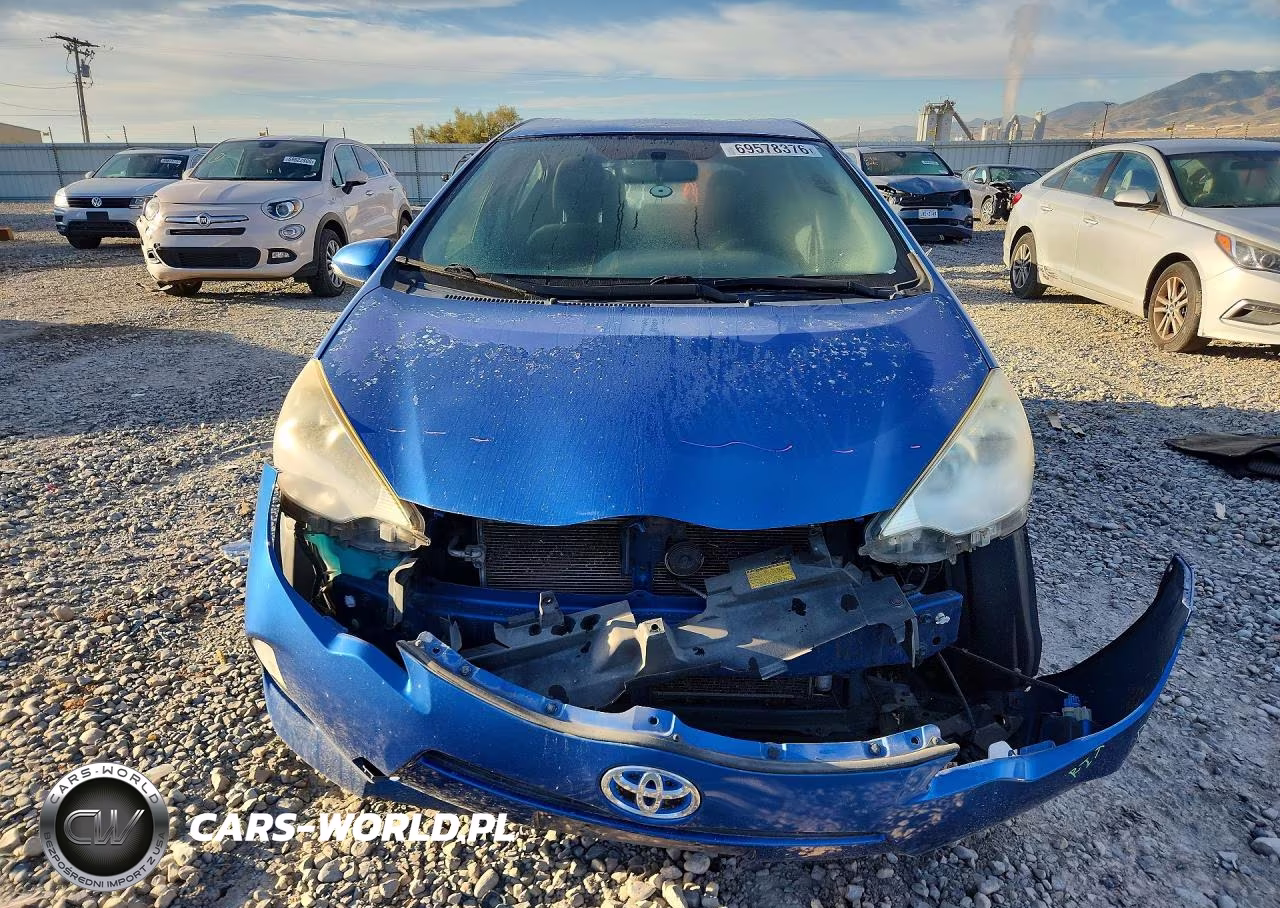 2013 Toyota Prius C Two VIN:JTDKDTB34D1536519 - 5