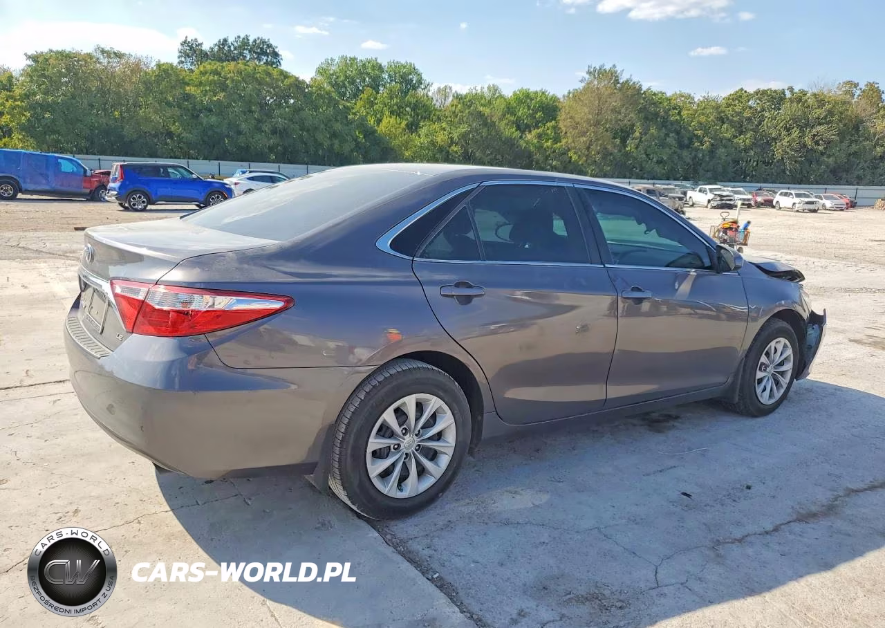 2016 Toyota Camry Le VIN:4T4BF1FK6GR582437 - 3