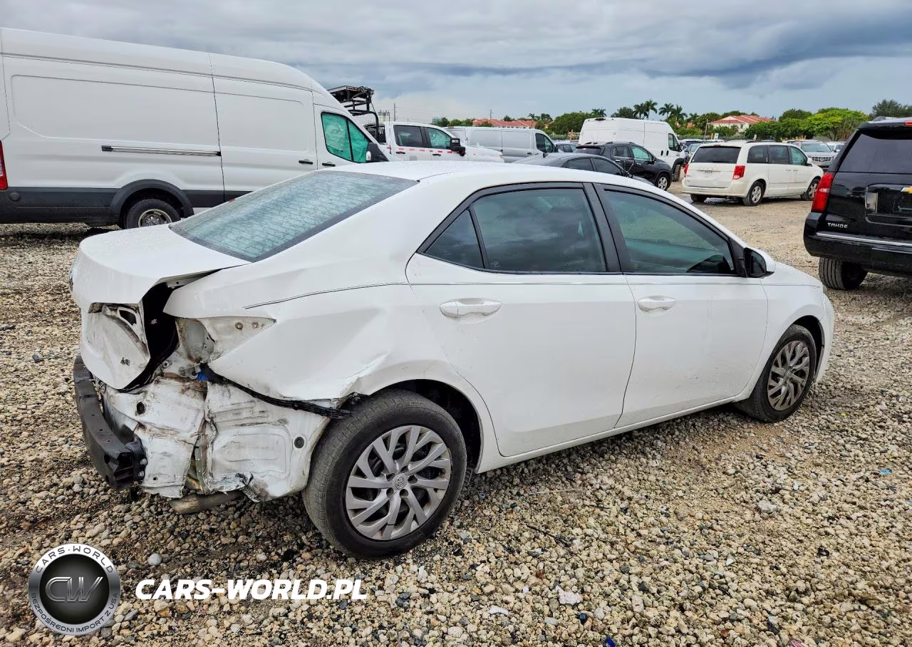 2016 Toyota Corolla Le VIN:2T1BURHE3GC569345 - 3