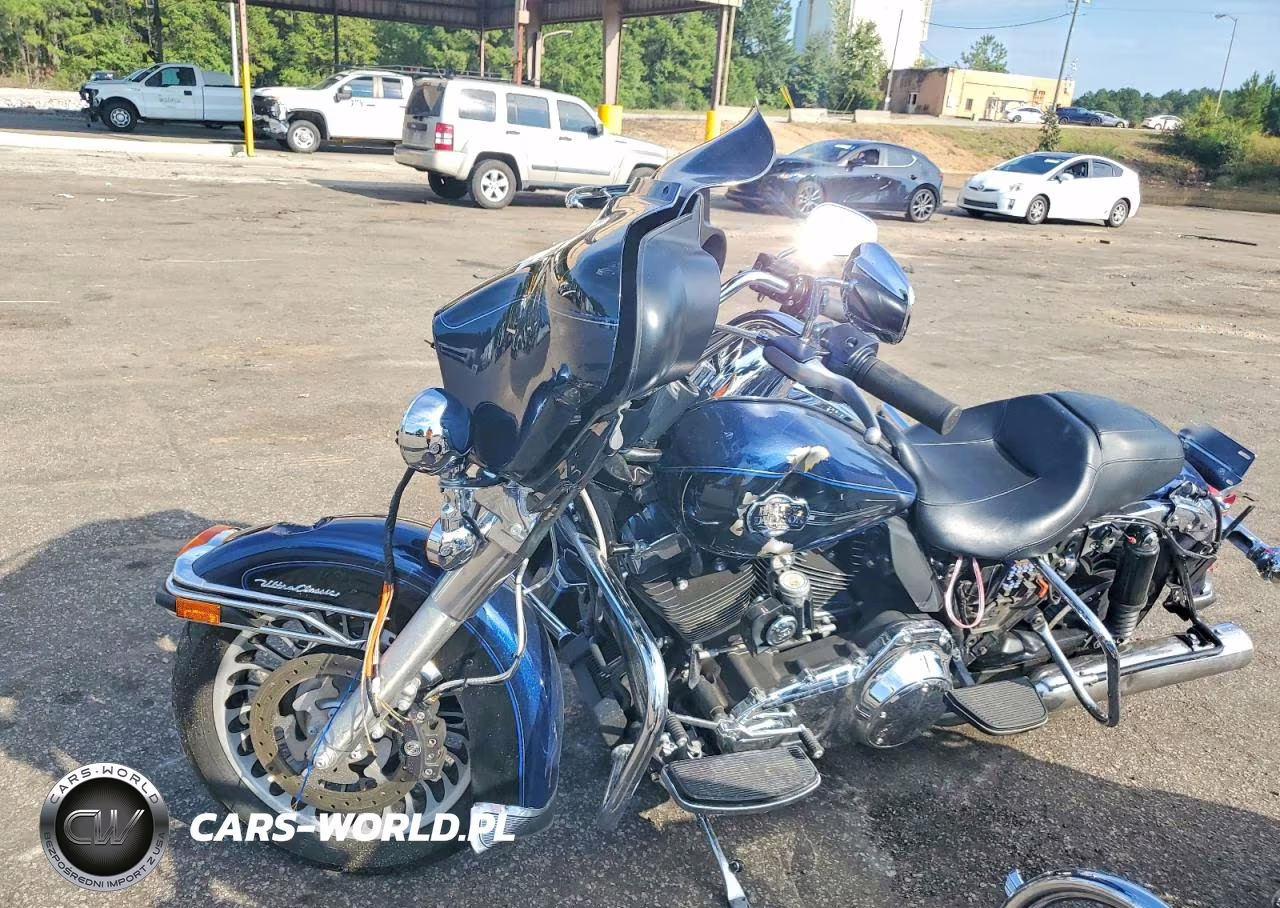 2012 Harley-Davidson Flhtcu Ultra Classic Electra Glide VIN:1HD1FCM16CB610435 - 3