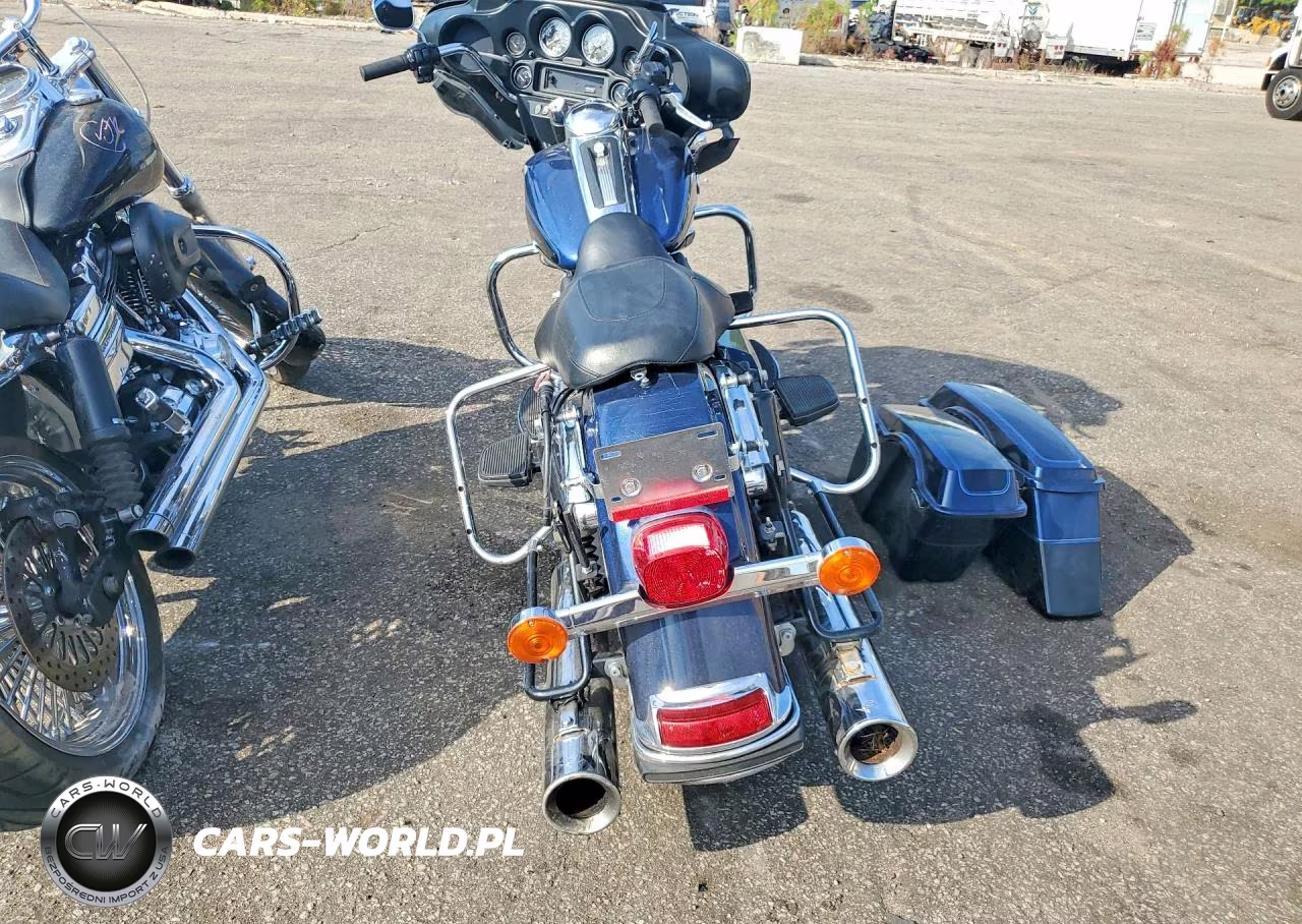 2012 Harley-Davidson Flhtcu Ultra Classic Electra Glide VIN:1HD1FCM16CB610435 - 4