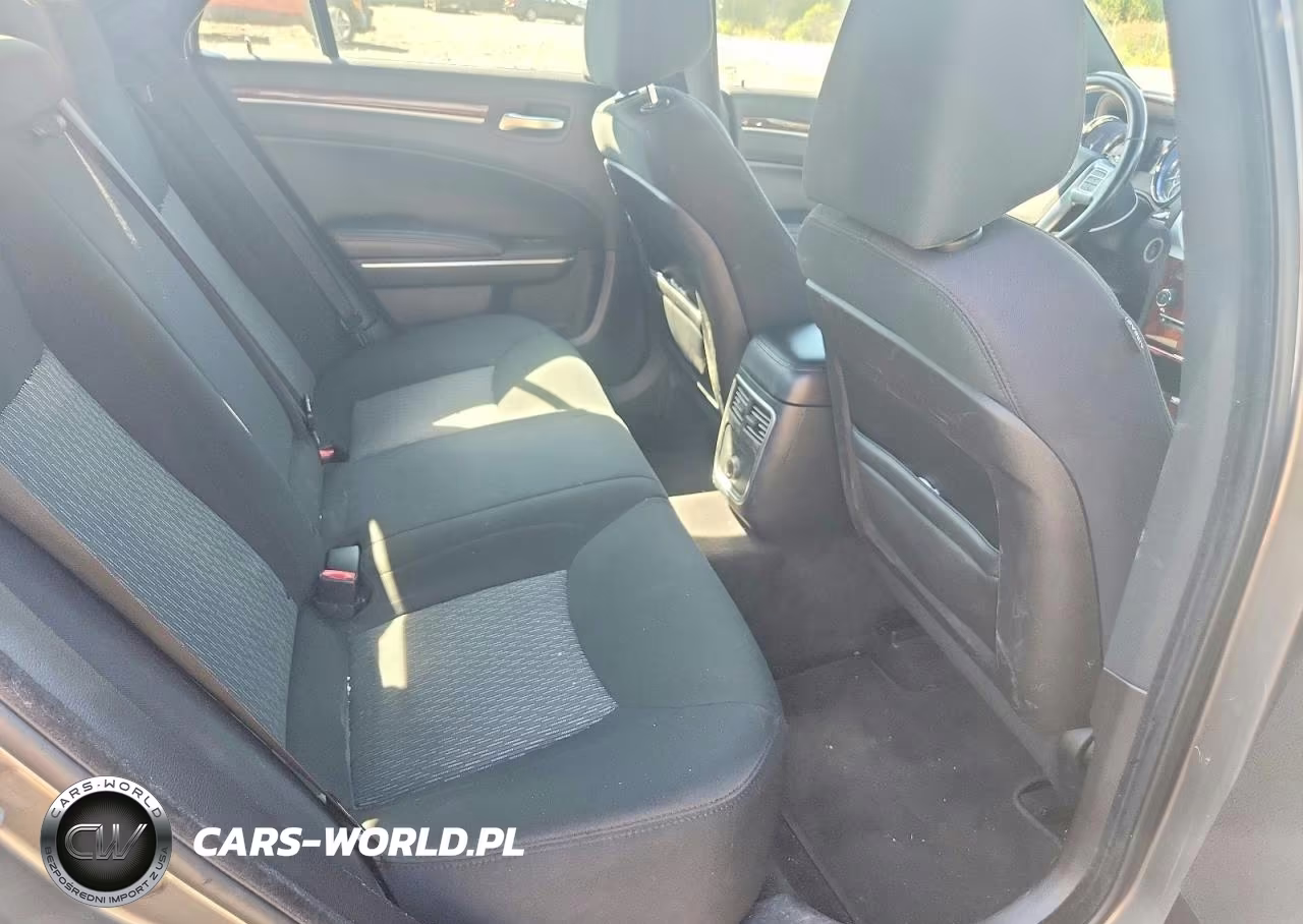 2012 Chrysler 300 VIN:2C3CCAAG9CH220036 - 10
