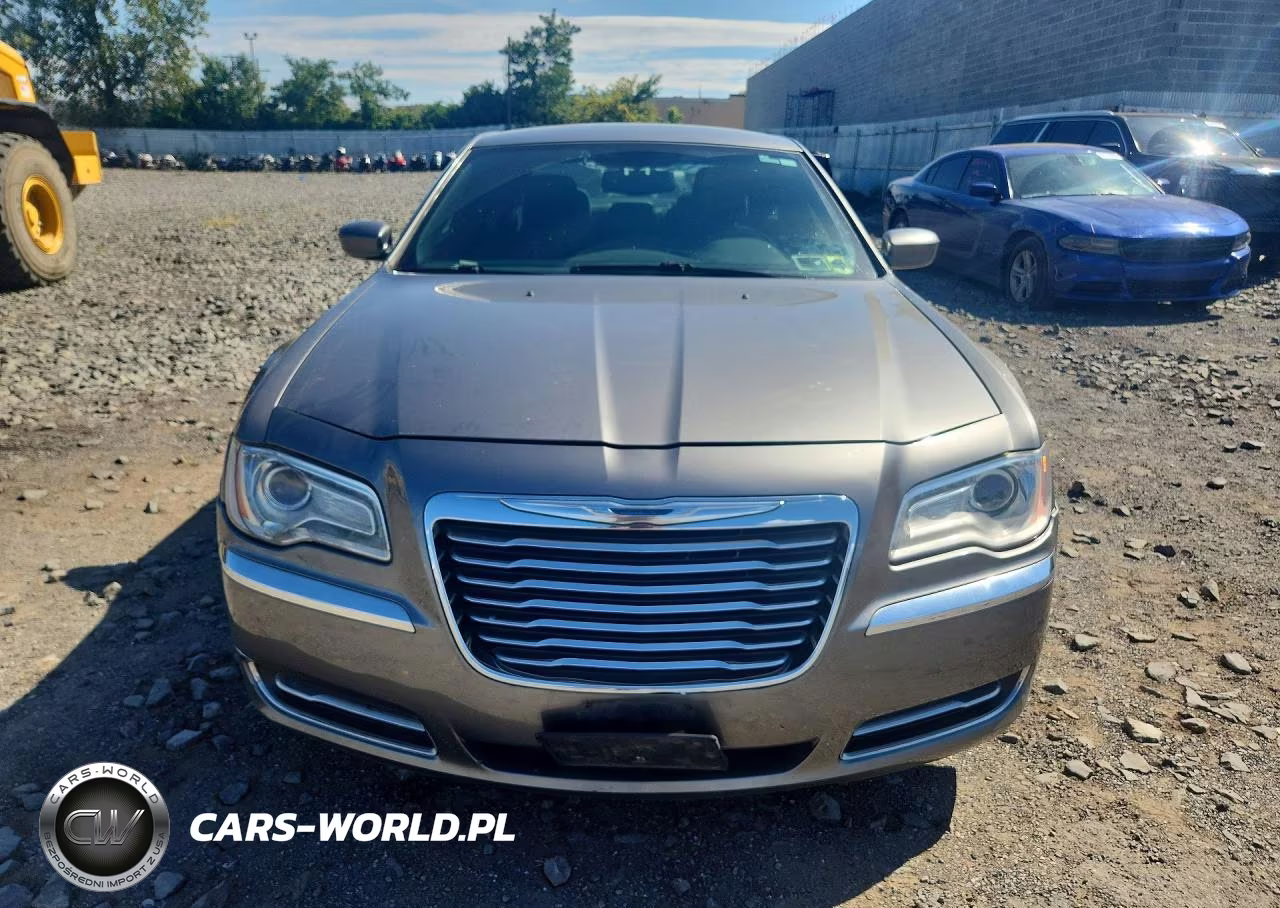 2012 Chrysler 300 VIN:2C3CCAAG9CH220036 - 5