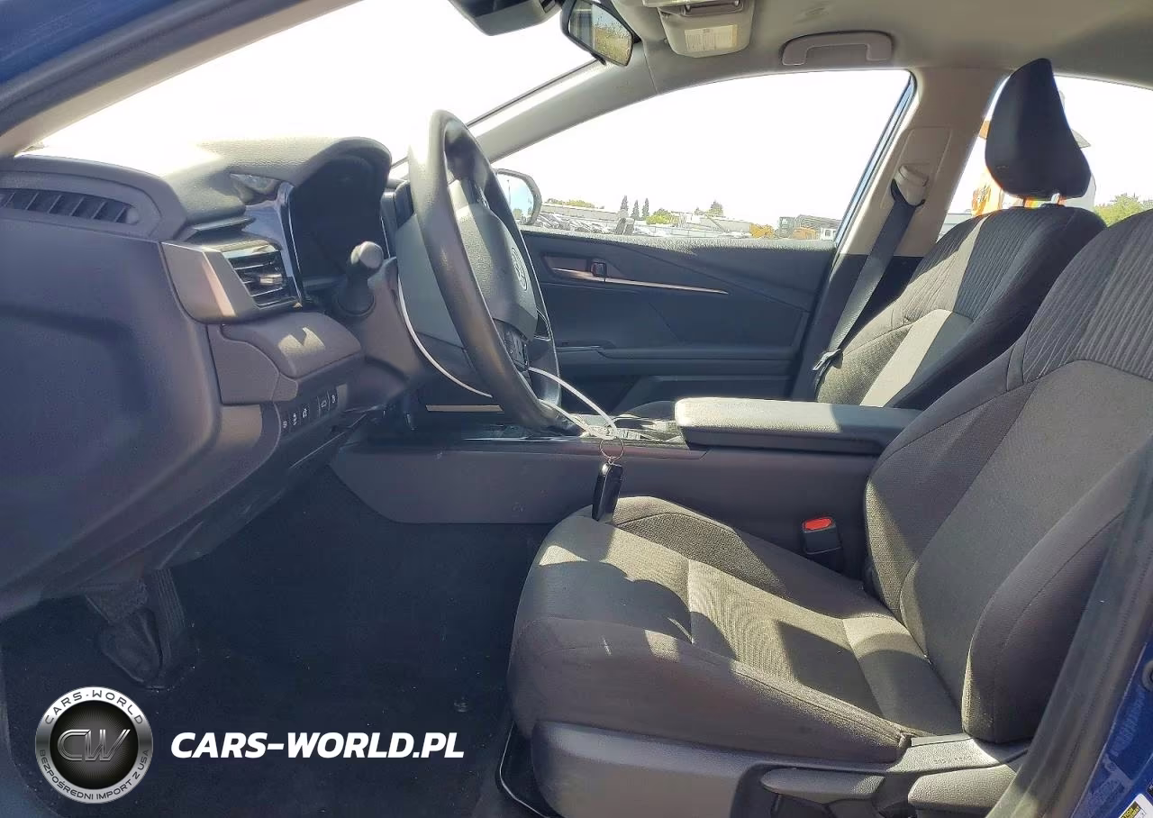 2025 Toyota Camry Le VIN:4T1DBADK6SU034724 - 7