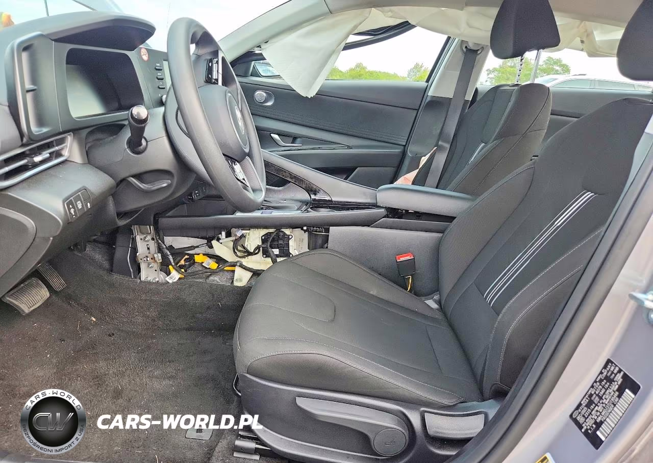 2026 Hyundai Elantra Hybrid Blue VIN:KMHLM4DJ3TU195466 - 7