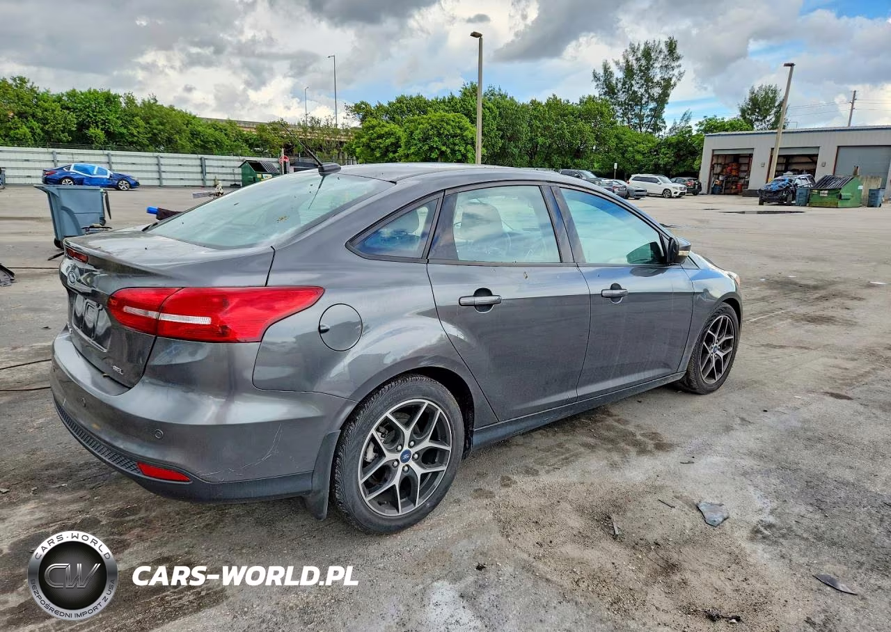 2018 Ford Focus Sel VIN:1FADP3H2XJL318668 - 3
