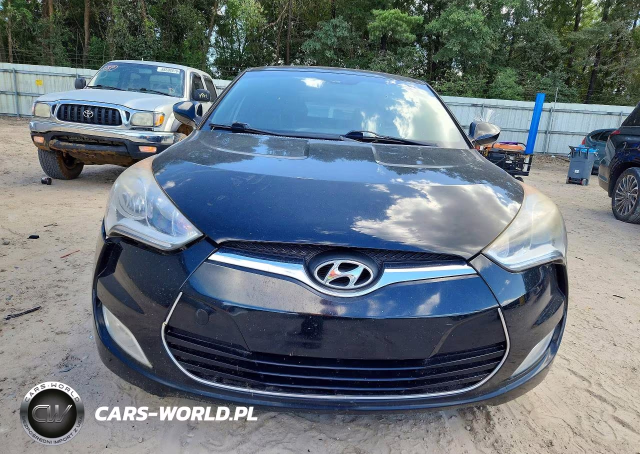 2017 Hyundai Veloster Value Edition VIN:KMHTC6AD5HU320679 - 5