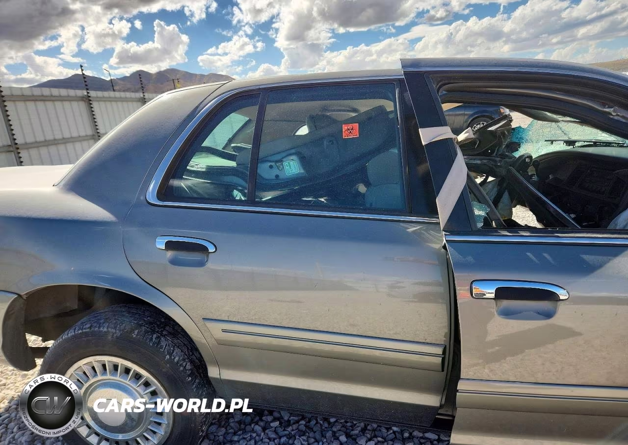 2000 Ford Crown Victoria VIN:2FAFP73W7YX158126 - 10
