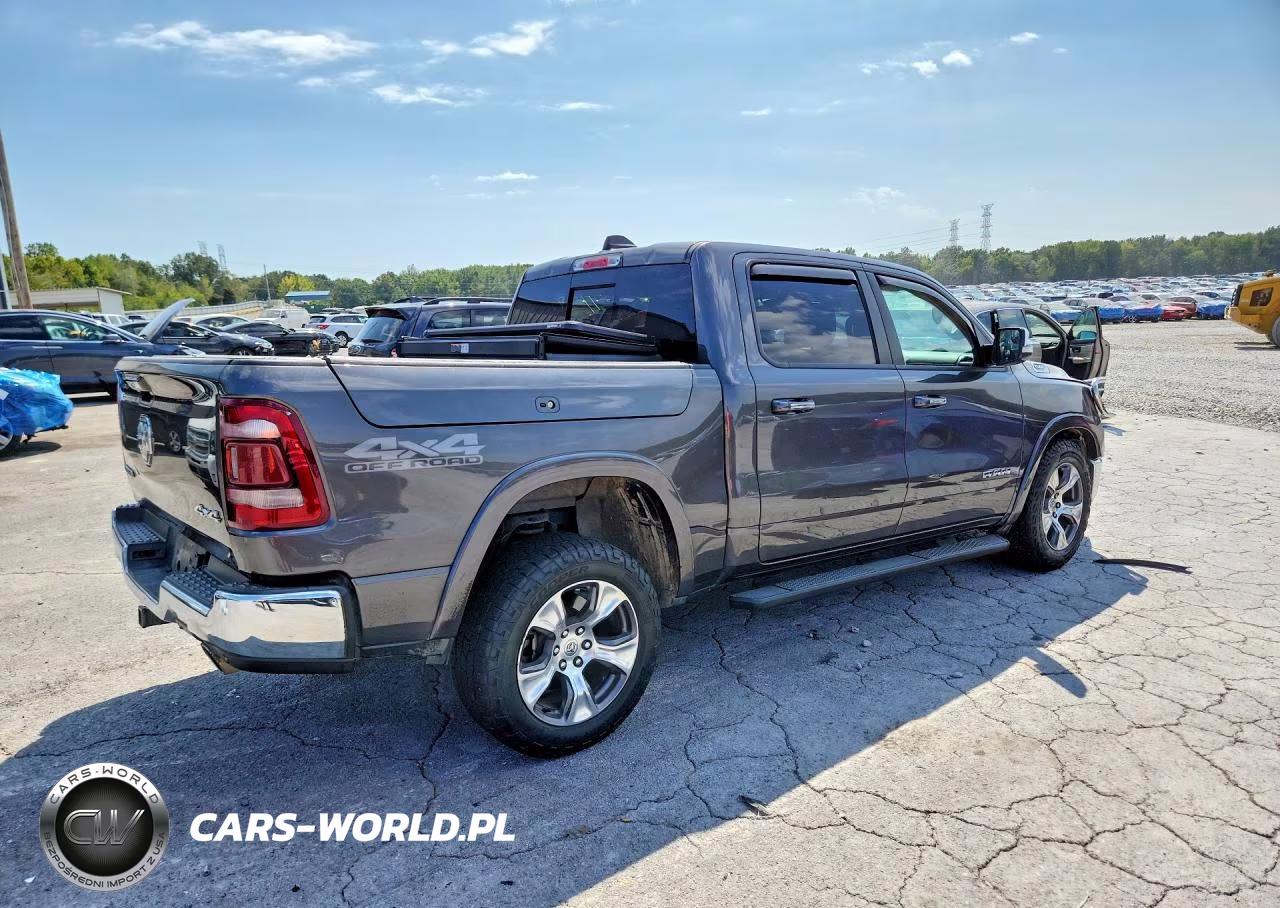 2020 Ram 1500 Laramie VIN:1C6SRFJTXLN244182 - 3