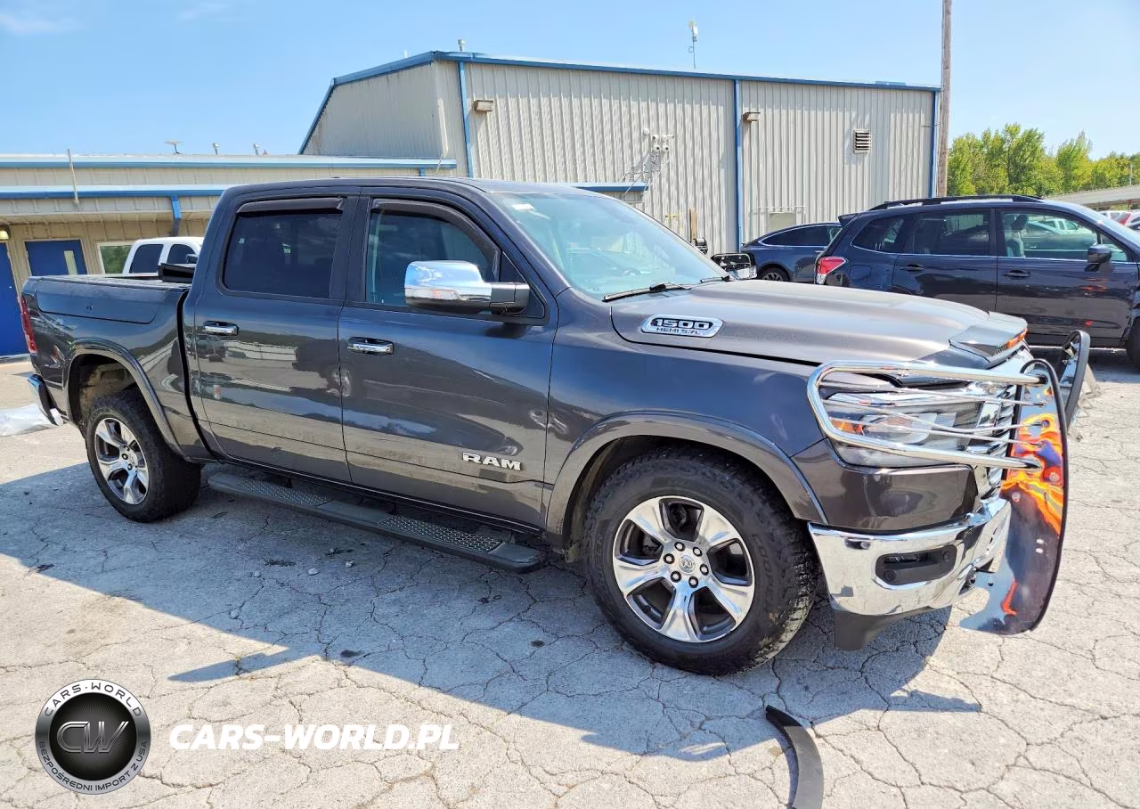 2020 Ram 1500 Laramie VIN:1C6SRFJTXLN244182 - 4