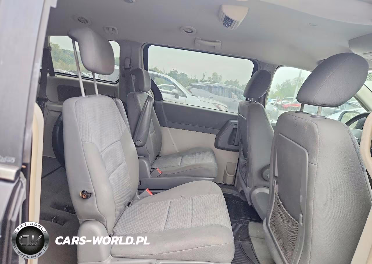 2010 Chrysler Town & Country Lx VIN:2A4RR4DE3AR214167 - 11