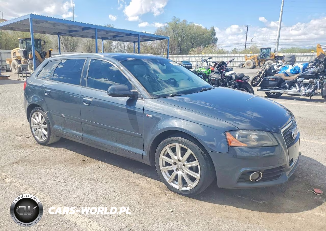 2013 Audi A3 Premium Plus VIN:WAUKJAFM4DA003728 - 4