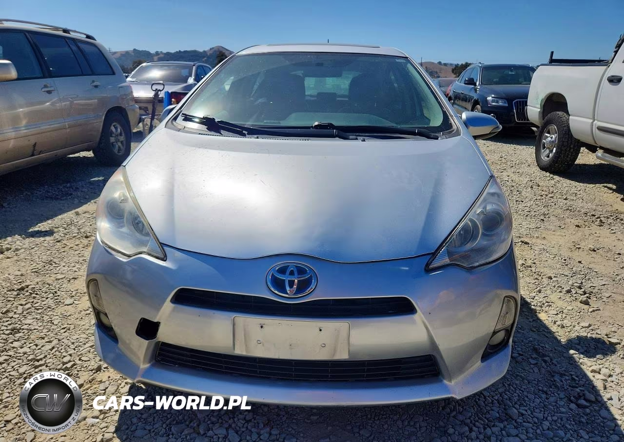 2014 Toyota Prius C Four VIN:JTDKDTB3XE1059838 - 5