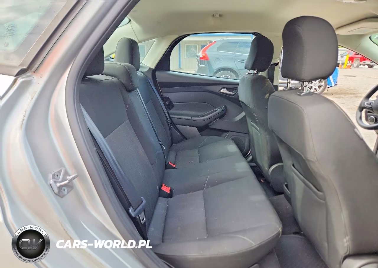 2017 Ford Focus Se VIN:1FADP3F27HL204267 - 10