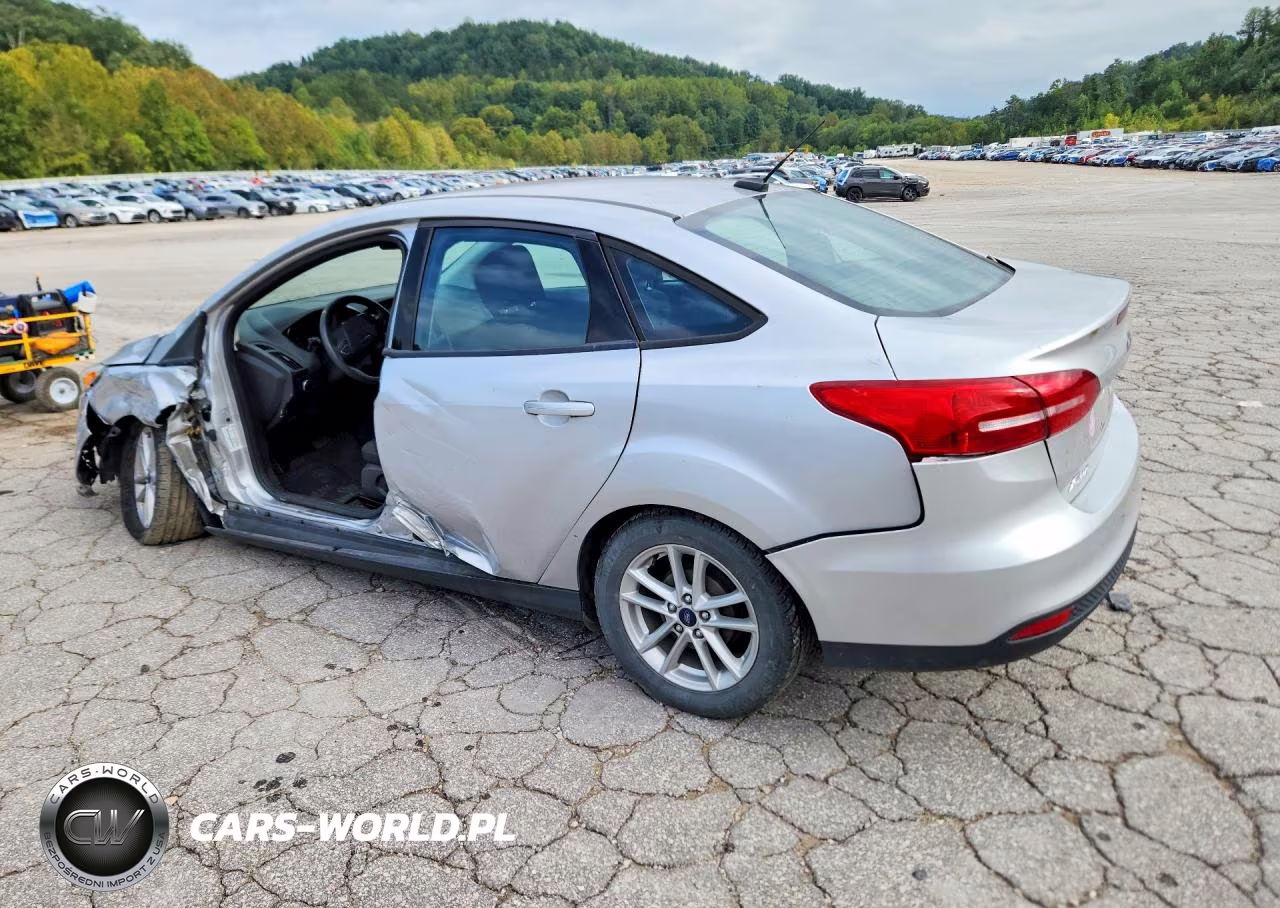 2017 Ford Focus Se VIN:1FADP3F27HL204267 - 2