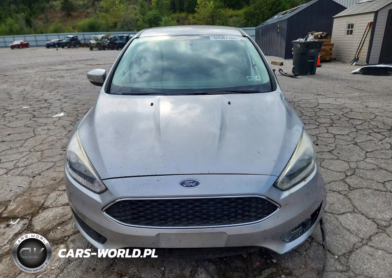 2017 Ford Focus Se VIN:1FADP3F27HL204267 - 5