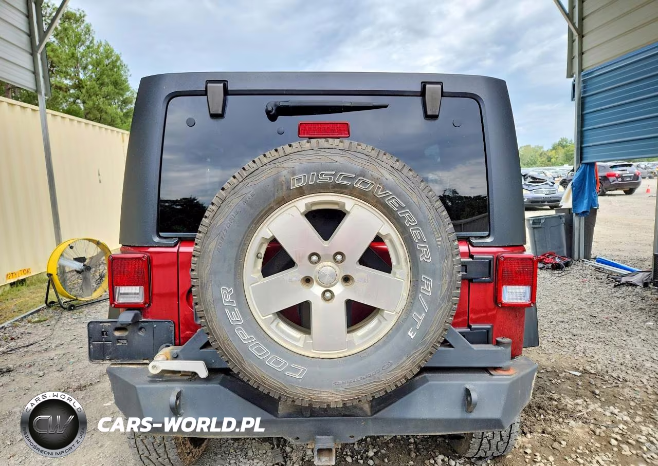 2012 Jeep Wrangler Unlimited Sahara VIN:1C4BJWEG7CL123554 - 6