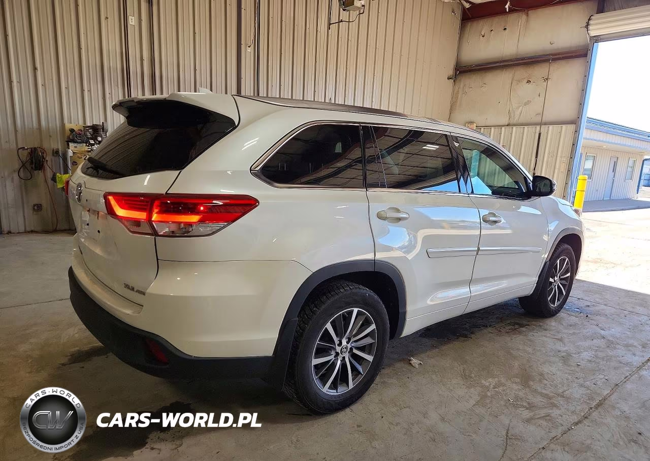 2017 Toyota Highlander Xle VIN:5TDJZRFH9HS476803 - 3