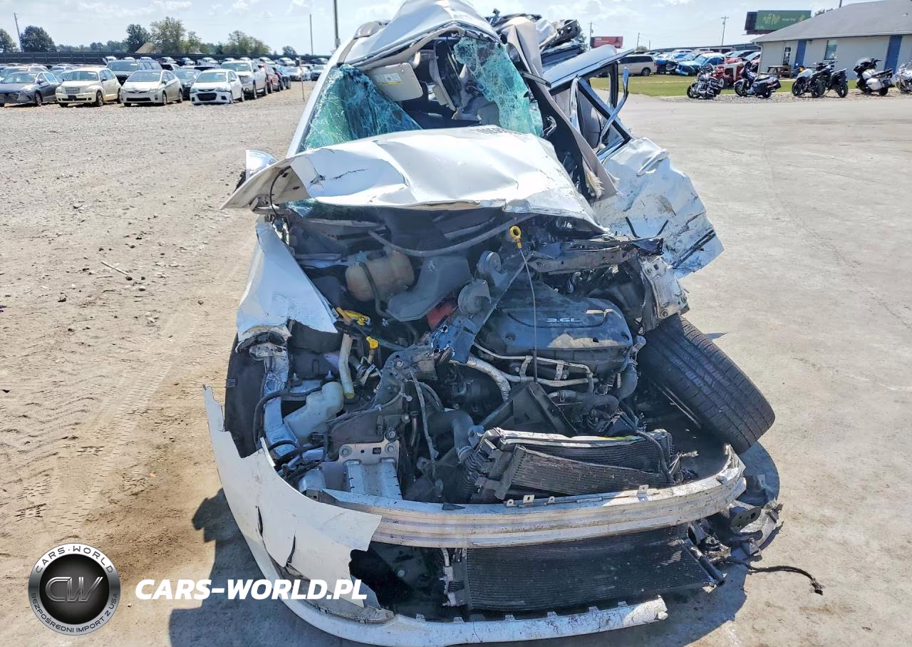 2018 Chrysler Pacifica Limited VIN:2C4RC1GGXJR272425 - 5