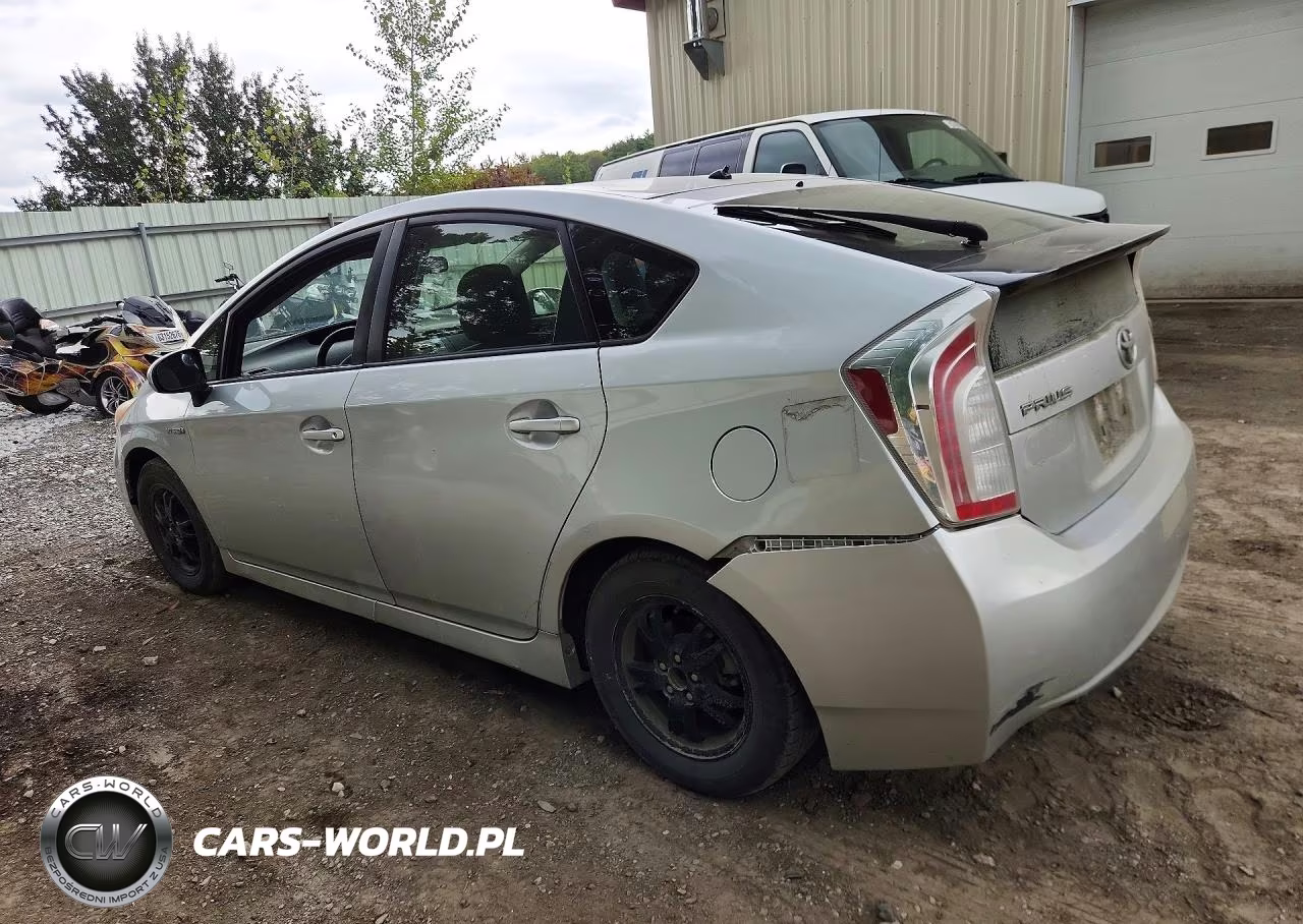 2013 Toyota Prius Two VIN:JTDKN3DU2D1696014 - 2